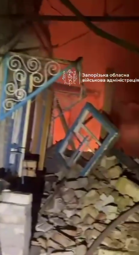 Окупанти вдарили по Запорізькій області: зруйновано будинки, загинула жінка, серед поранених – дитина. Відео