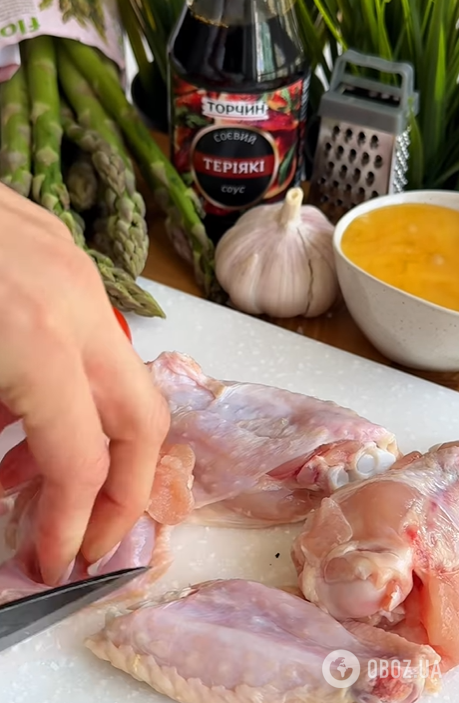 Як смачно запекти курячі крильця в духовці: вийдуть хрусткими та золотистими