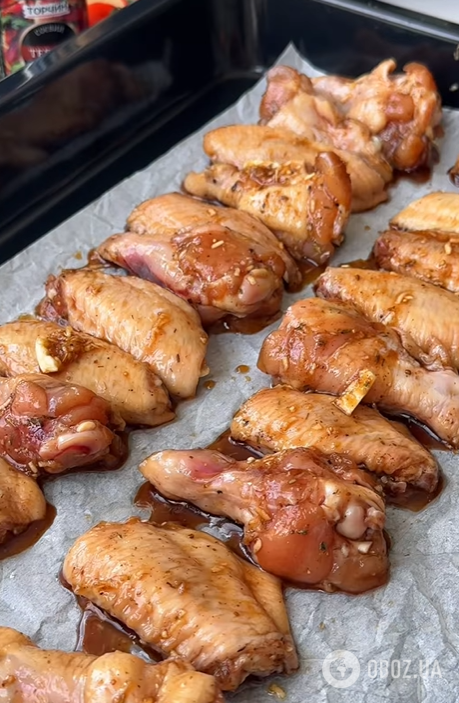 Як смачно запекти курячі крильця в духовці: вийдуть хрусткими та золотистими