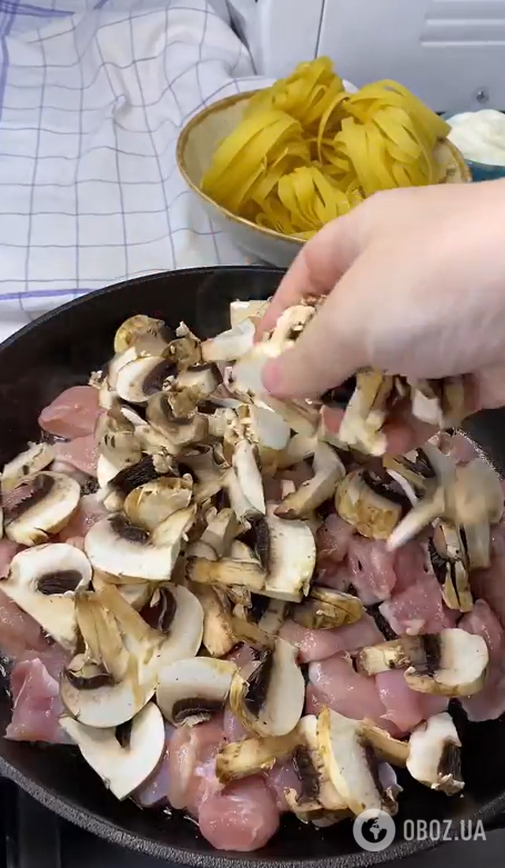 Ситна паста з грибами та куркою на вечерю: як приготувати