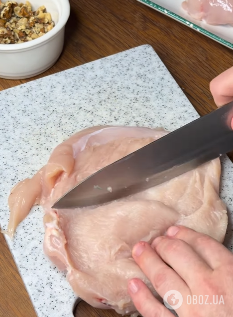 Соковитий м'ясний рулет з чорносливом та горіхами: можна приготувати на Великдень