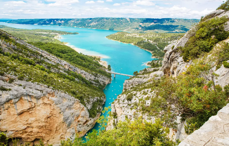 Лучшие озера Европы для летнего отпуска: топ направлений