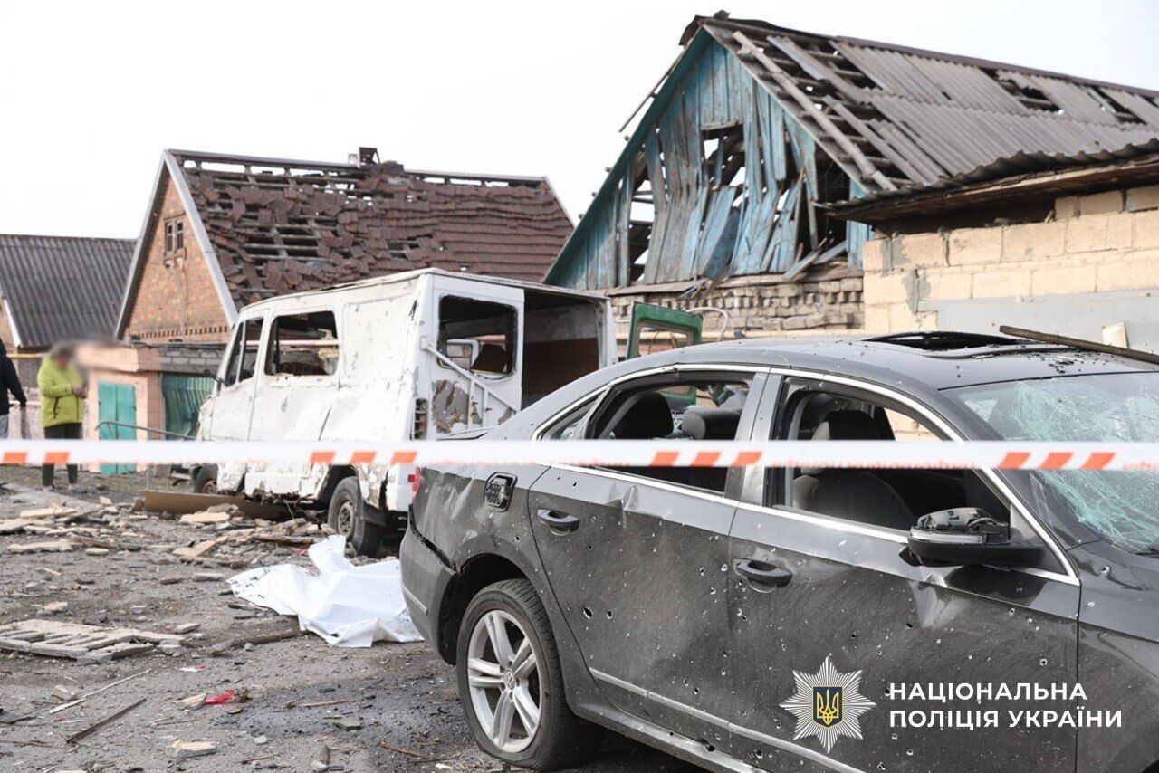 Оккупанты ударили по Запорожью: разрушен дом, погибли два человека. Фото и видео