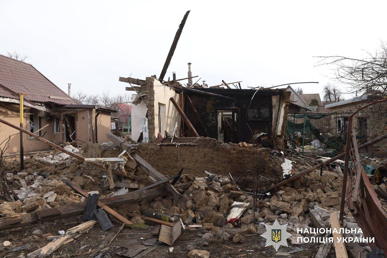 Оккупанты ударили по Запорожью: разрушен дом, погибли два человека. Фото и видео