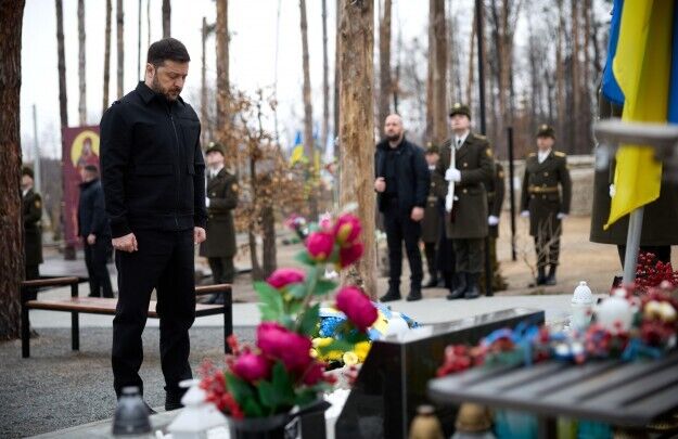 Зеленский почтил память воинов, погибших во время обороны и освобождения села Мощун. Видео