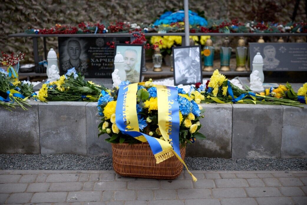 Зеленский почтил память воинов, погибших во время обороны и освобождения села Мощун. Видео