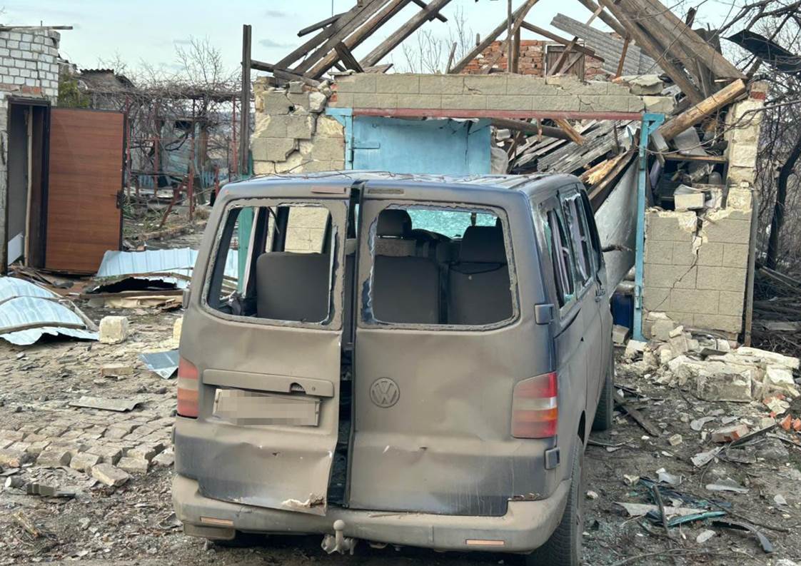 Окупанти обстріляли село на Донеччині: загинула жінка, серед поранених - підліток. Фото