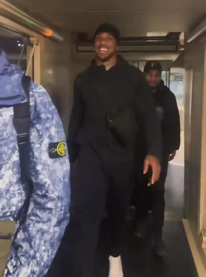 "...у понівечений війною Київ". Український вчинок Джошуа викликав ажіотаж у британських медіа