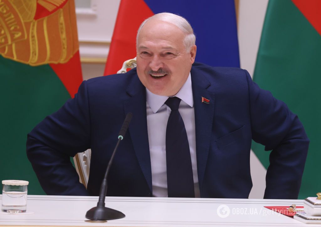 "Какая молодец!" Лукашенко неожиданно рассыпался в комплиментах Алле Пугачевой и упрекнул людей, которые критиковали ее за суррогатное материнство