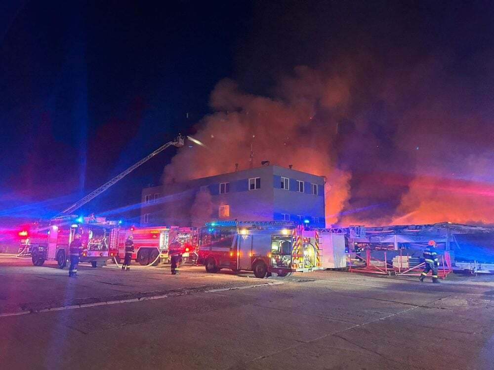 В Чехии произошел пожар на складе оружейной компании: подозревают умышленный поджог. Фото