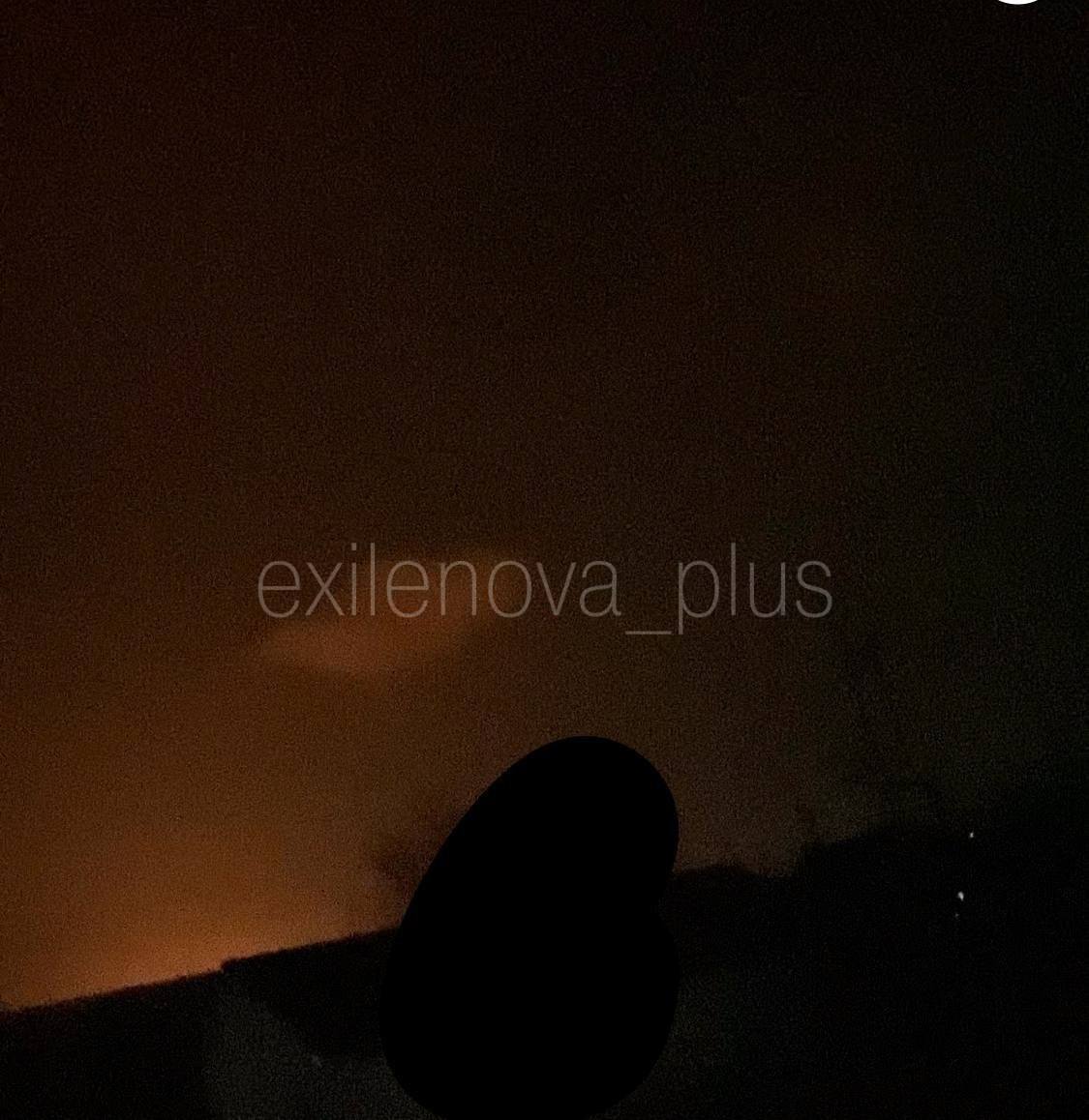 В Симферополе жалуются на "самую мощную атаку за время войны": в городе работает ПВО и раздаются взрывы. Фото и видео