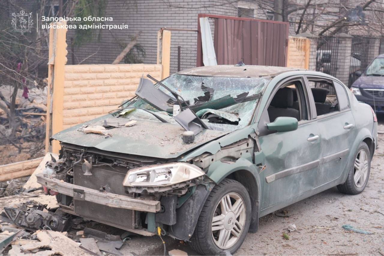 Окупанти вдарили по Запоріжжю:  зруйновано будинок, загинули двоє людей. Фото та відео