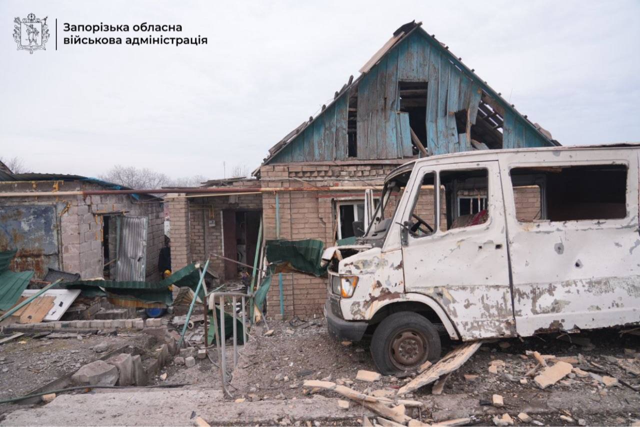 Окупанти вдарили по Запоріжжю:  зруйновано будинок, загинули двоє людей. Фото та відео