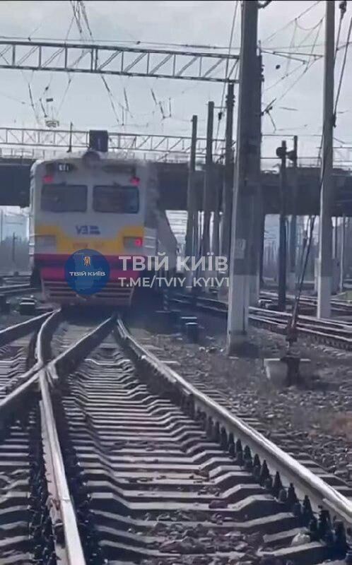 У Києві на Дарницькому вокзалі під колесами потяга загинув чоловік. Подробиці трагедії