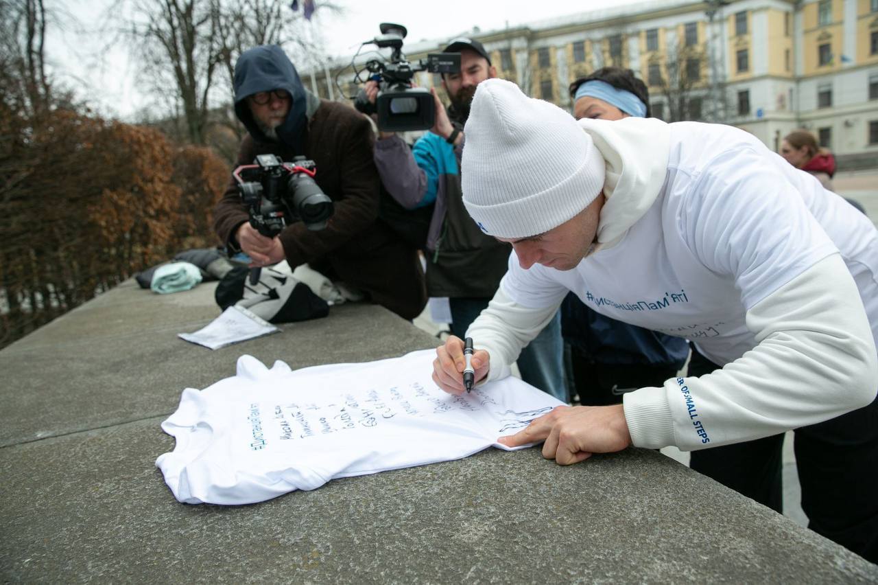 Гераскевич разом із "Нафтогазом" пробіг "Дистанцію пам'яті", вшанувавши загиблих військових. Фото