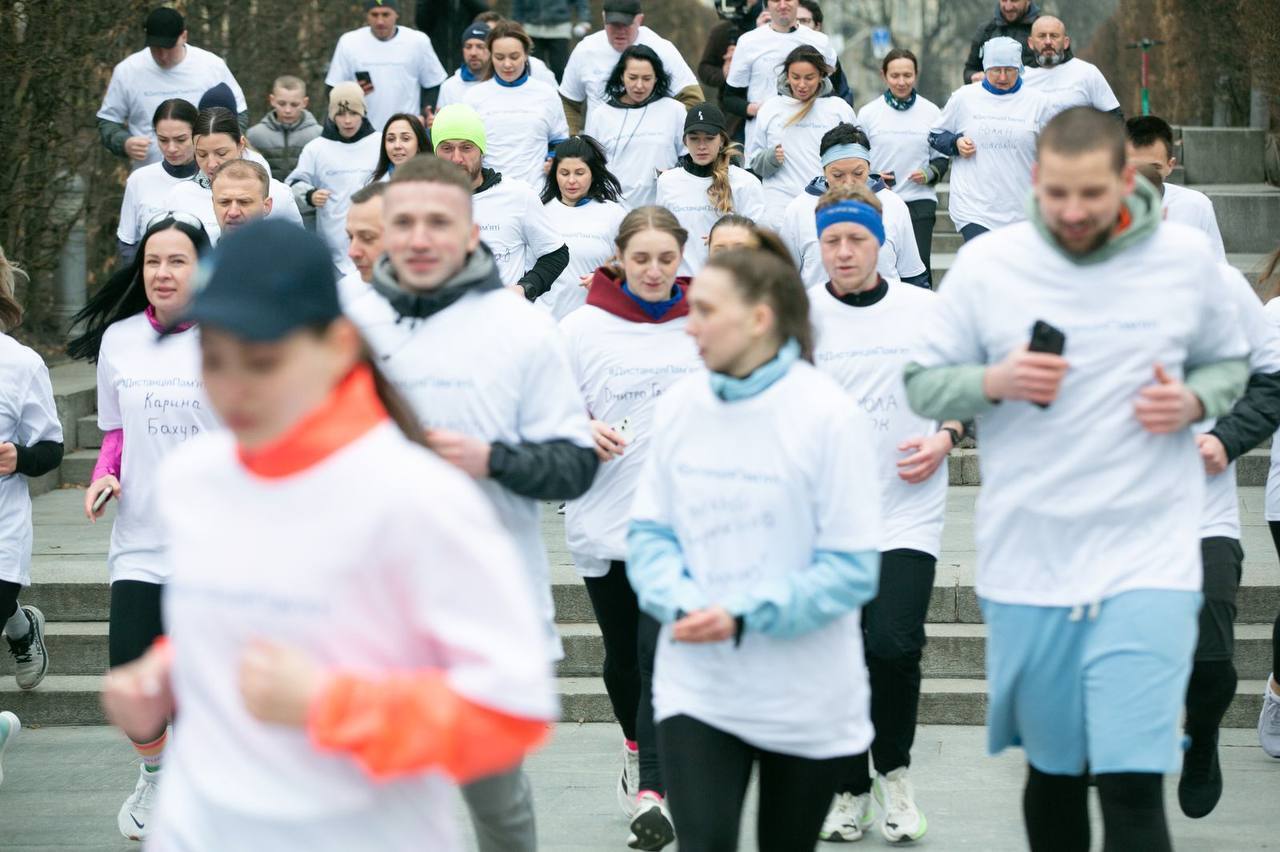 Гераскевич разом із "Нафтогазом" пробіг "Дистанцію пам'яті", вшанувавши загиблих військових. Фото