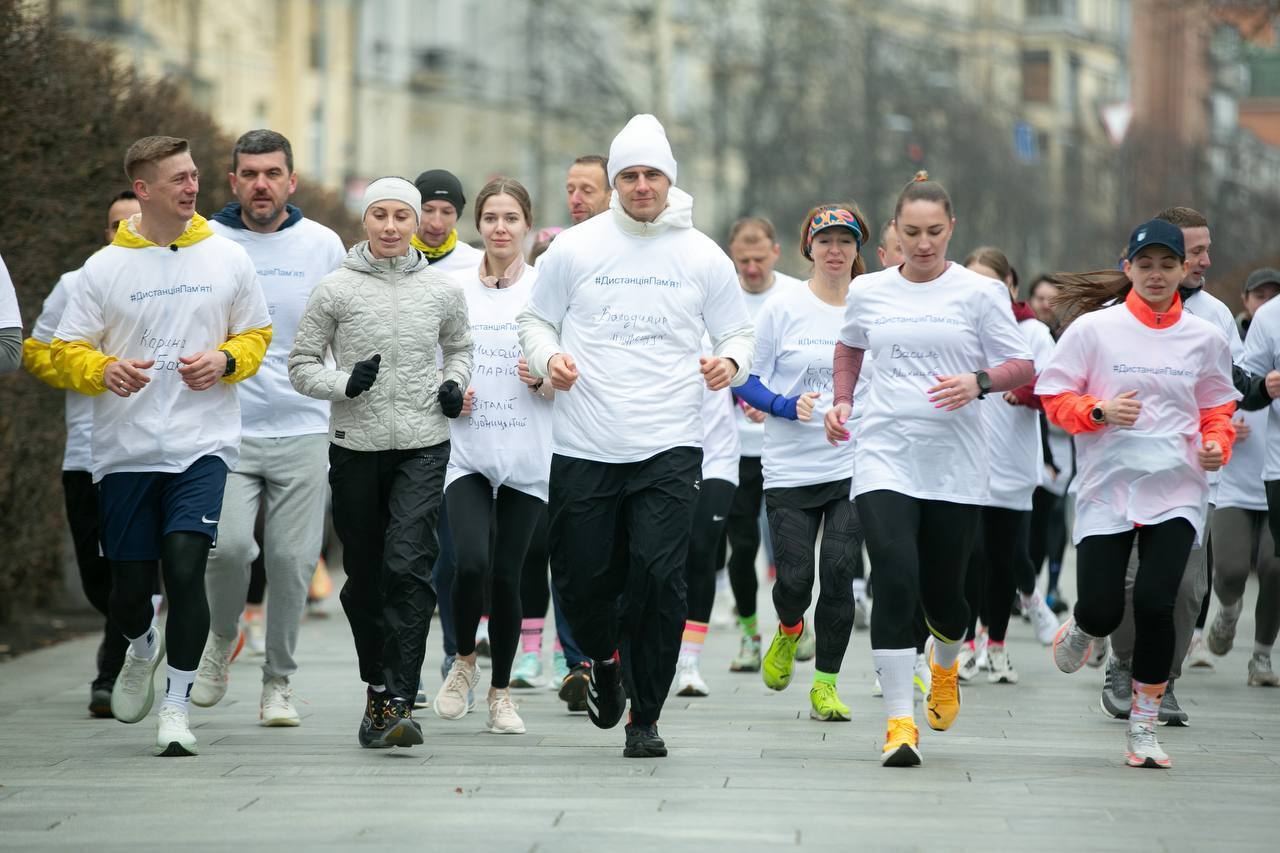 Гераскевич разом із "Нафтогазом" пробіг "Дистанцію пам'яті", вшанувавши загиблих військових. Фото