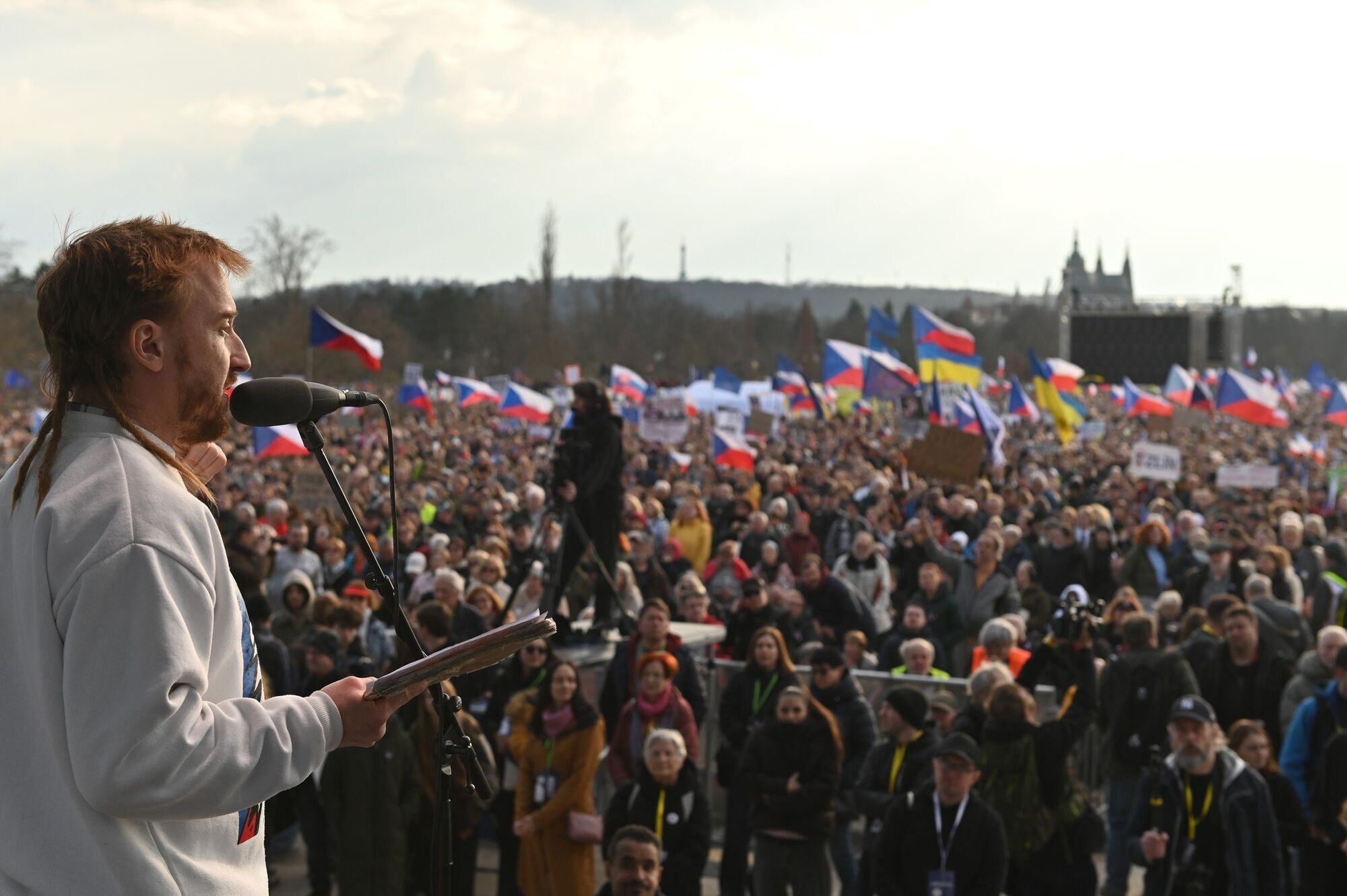В Праге люди вышли на массовый протест против правительства Бабиша. Фото