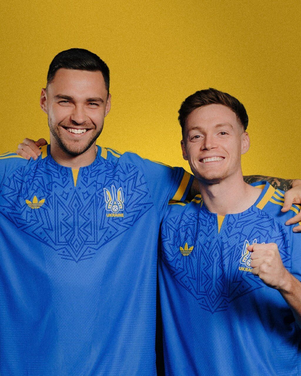 Збірна України з футболу офіційно отримала нову форму для ЧС-2026, викликавши критику у вболівальників. Фотофакт