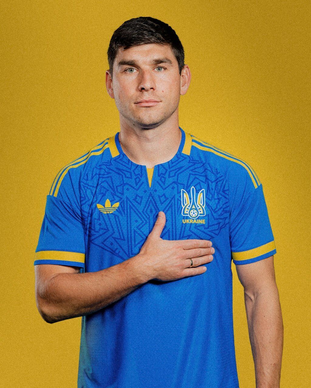 Збірна України з футболу офіційно отримала нову форму для ЧС-2026, викликавши критику у вболівальників. Фотофакт
