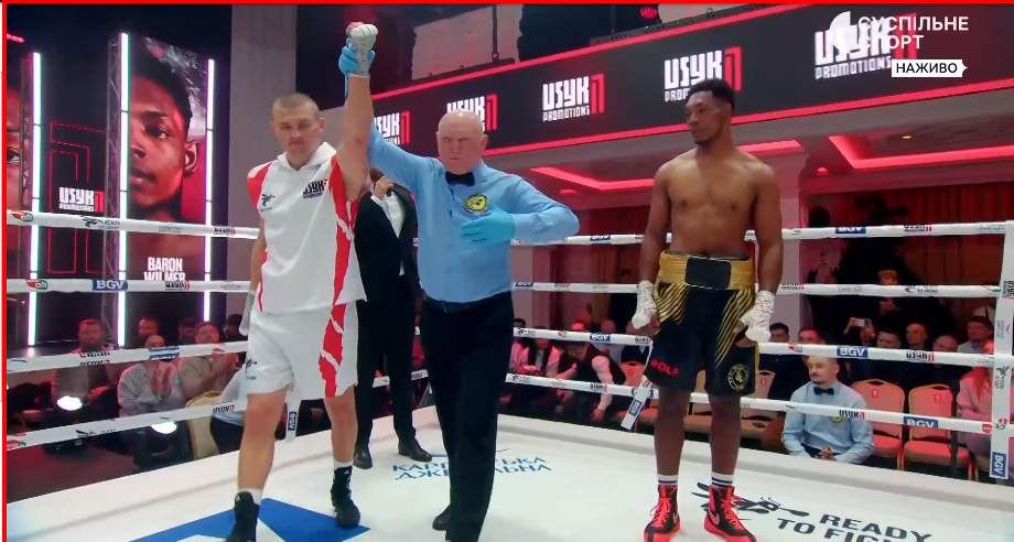 Первый бой Хижняка в профессионалах завершился нокаутом в первом же раунде. Видео