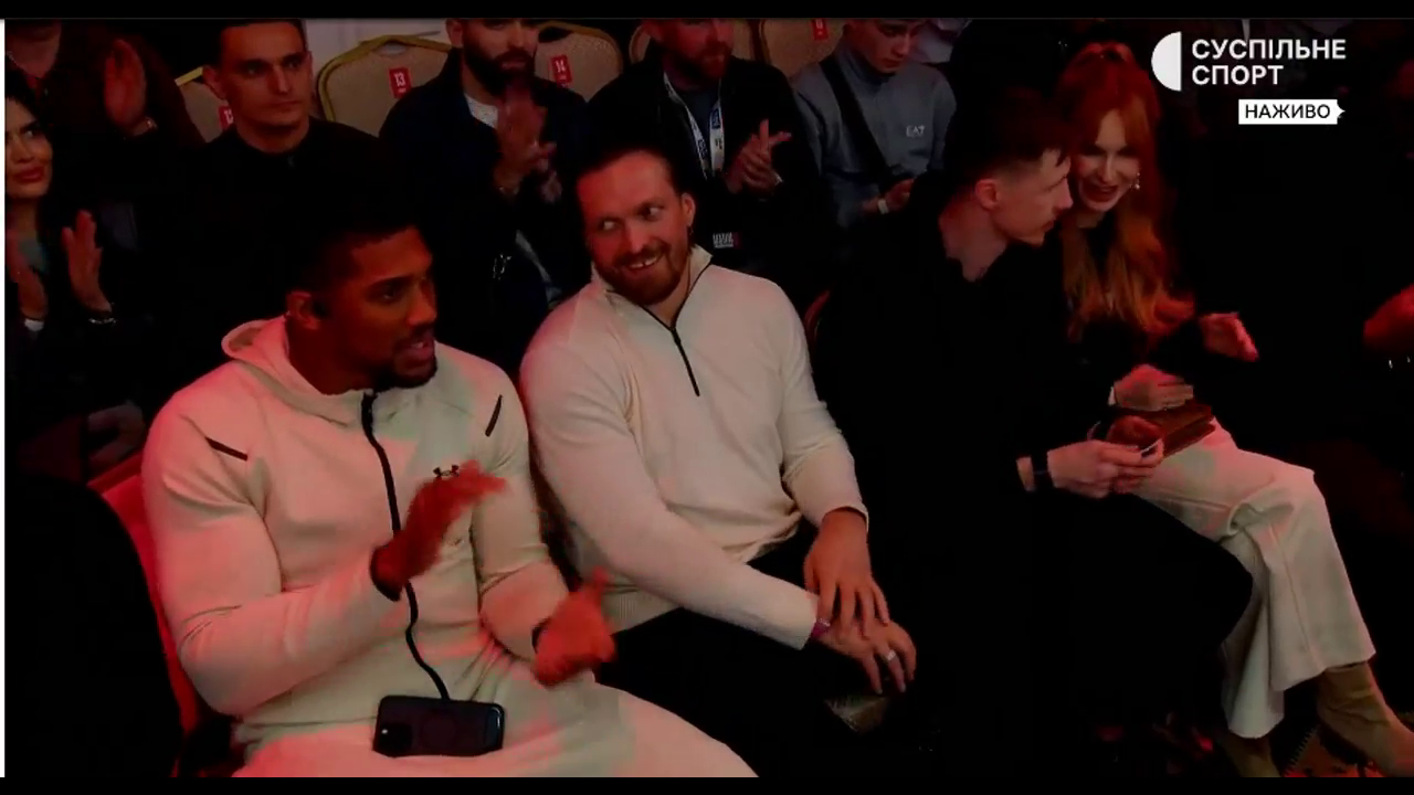 Первый бой Хижняка в профессионалах завершился нокаутом в первом же раунде. Видео