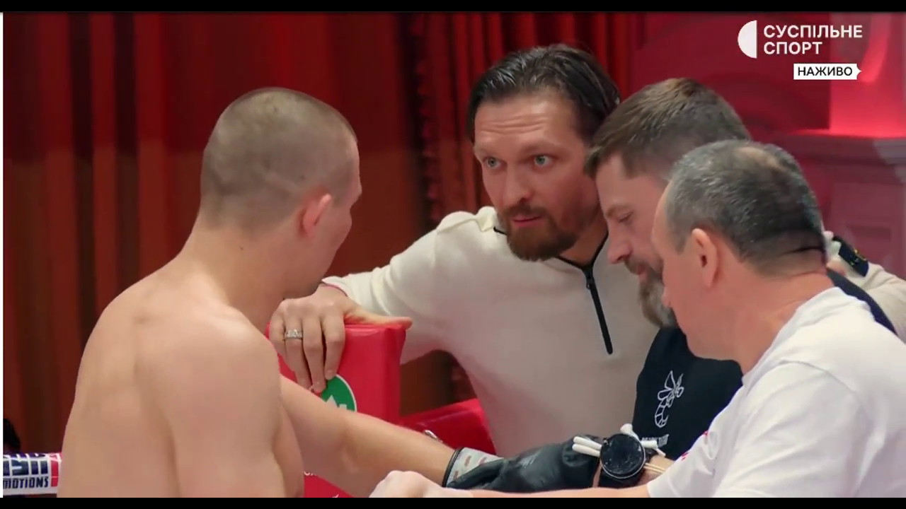 Первый бой Хижняка в профессионалах завершился нокаутом в первом же раунде. Видео