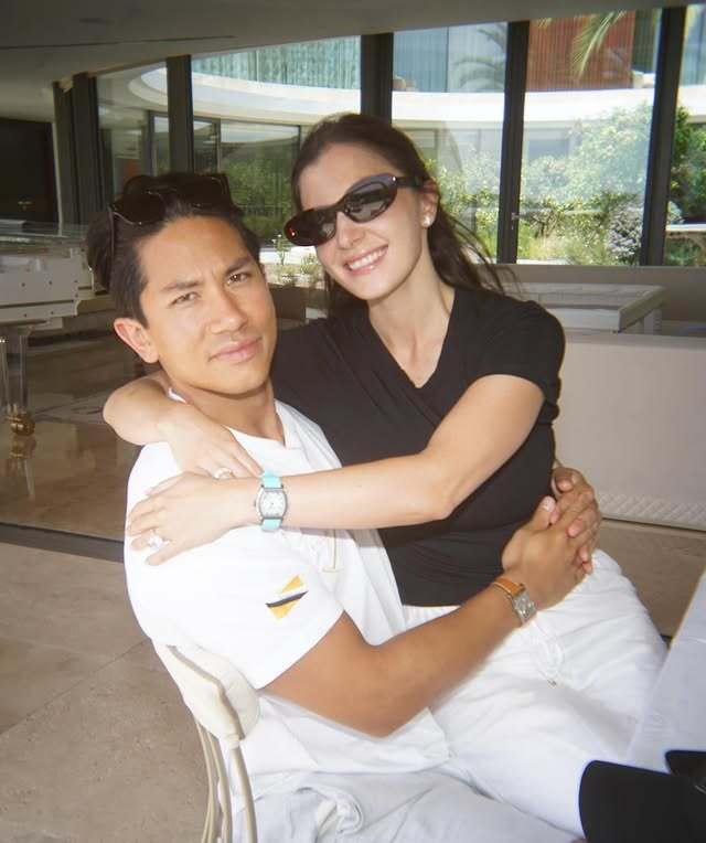 Принц Брунею, який був найбажанішим холостяком Азії, показав перше офіційне фото із новонародженою донькою