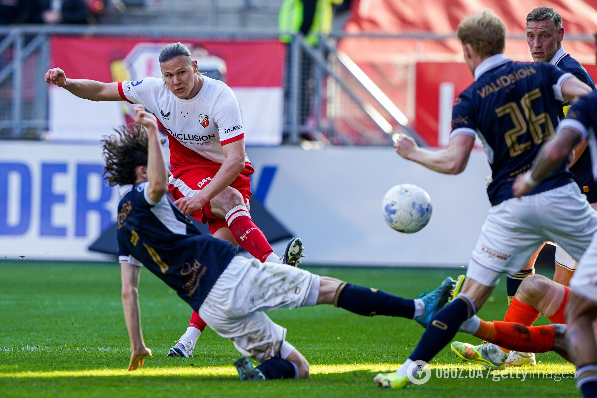 Футболист сборной Украины установил исторический рекорд в Нидерландах. Видео