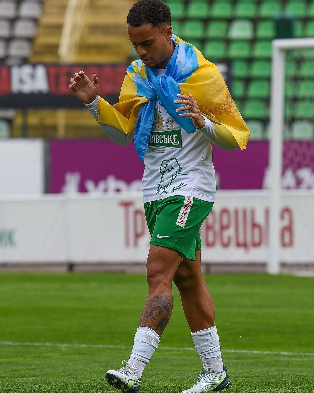 Футболіст "Карпат" забув рідкісний "карате"-гол і увійшов в історію. Відео