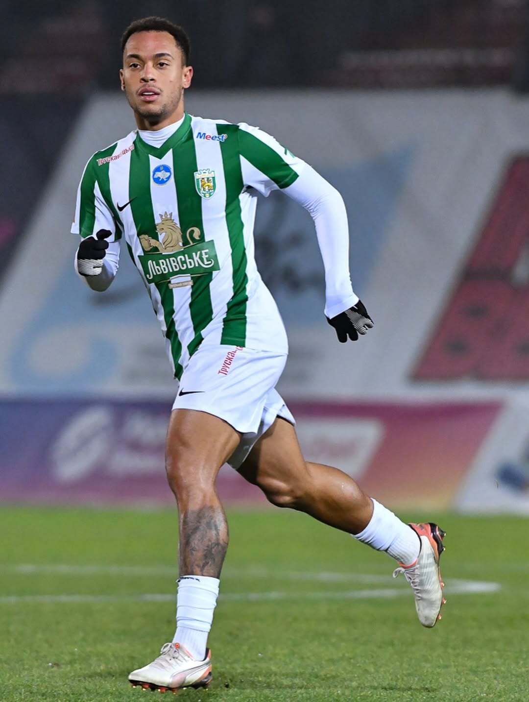 Футболіст "Карпат" забув рідкісний "карате"-гол і увійшов в історію. Відео