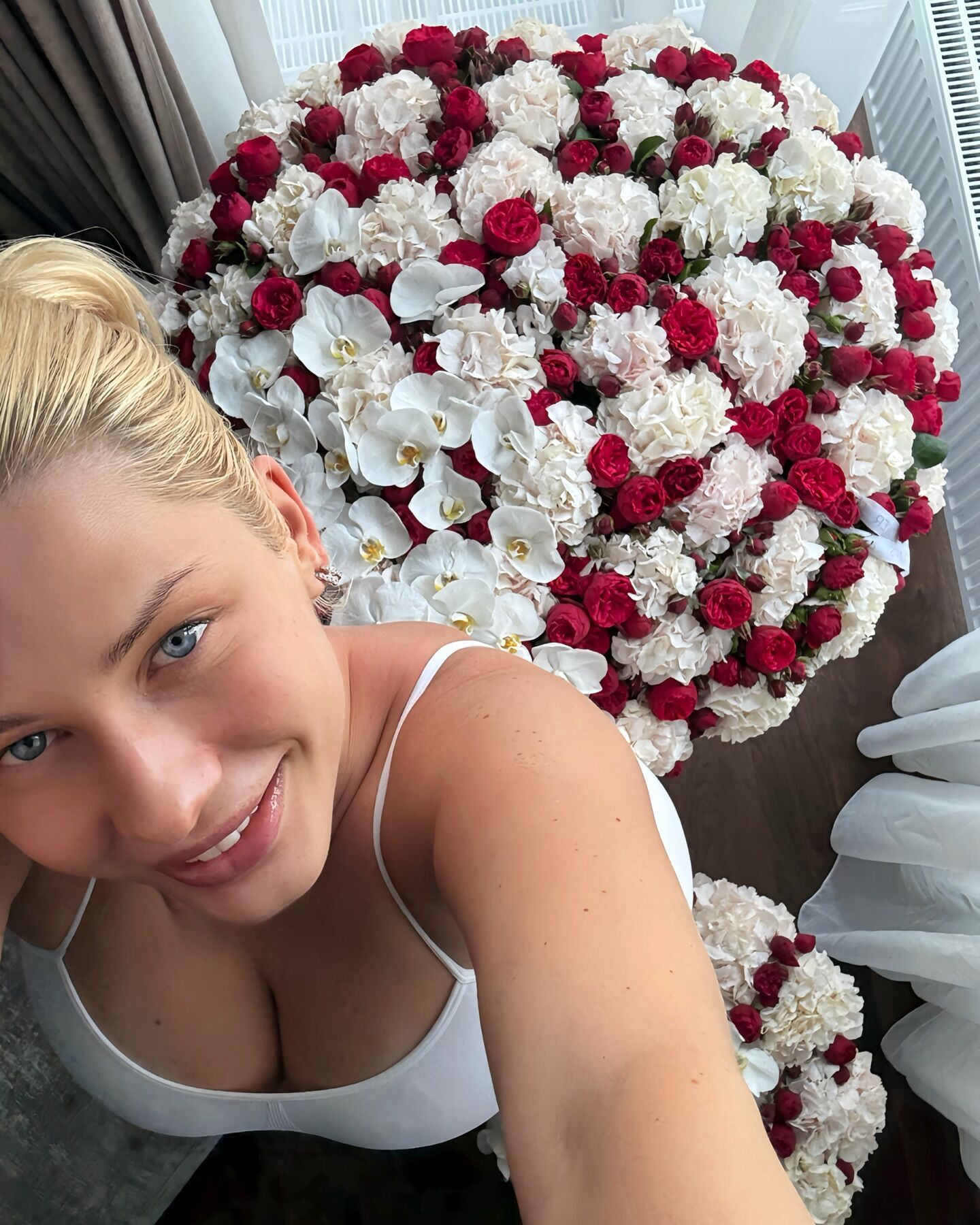 Дружина футболіста збірної України із зарплатою 1,45 млн євро заявила, що страждає в еміграції і хотіла померти