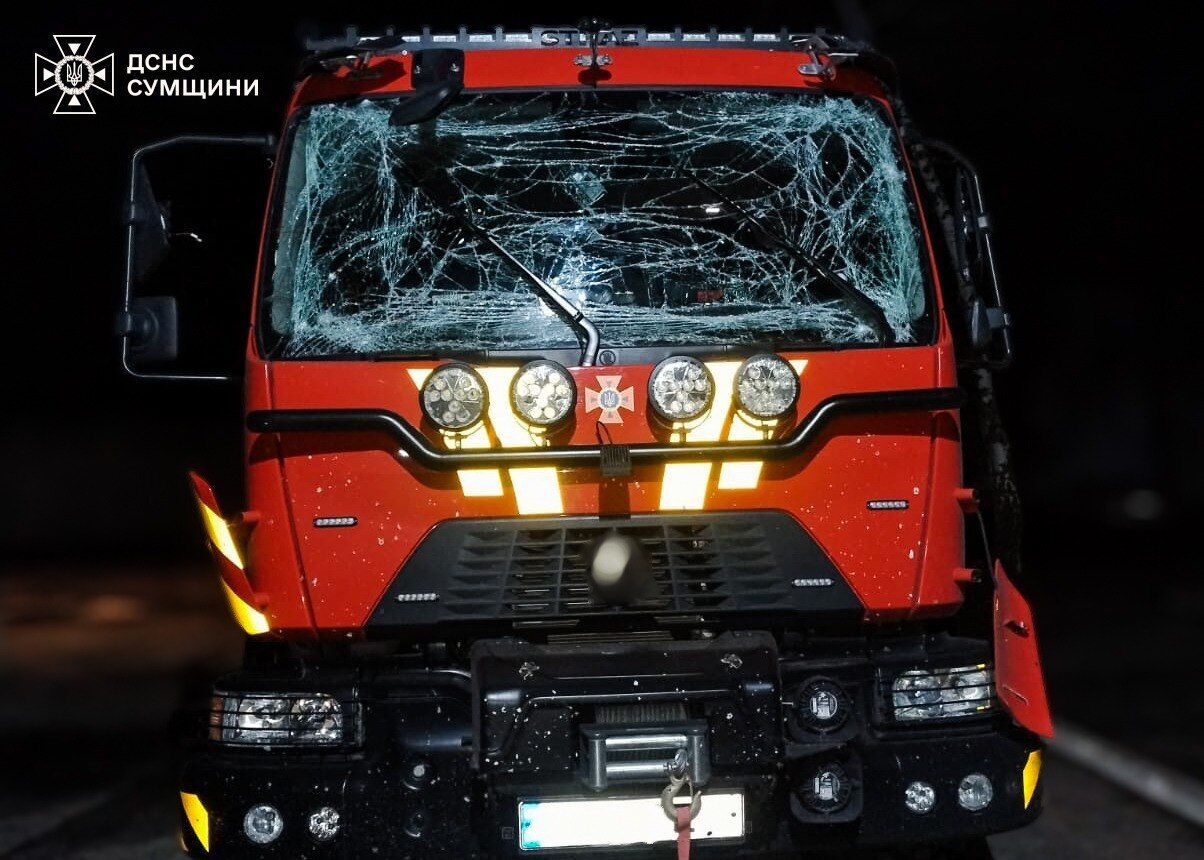 Був свідомий удар: ворог атакував рятувальників у Сумах. Фото