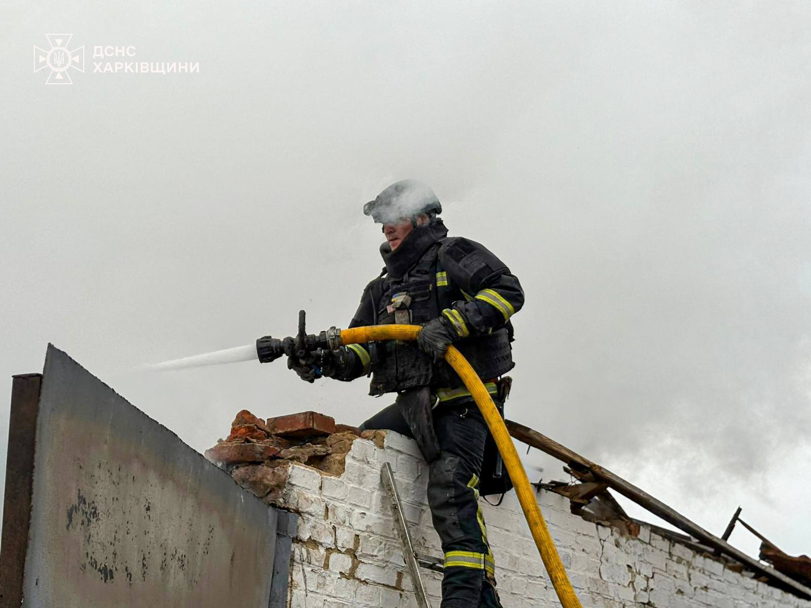 Оккупанты атаковали медучреждение на Харьковщине: разгорелся пожар. Фото