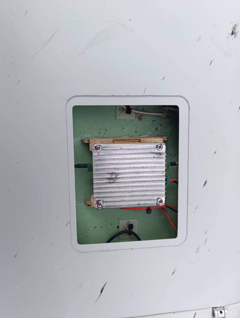 "Всередині крутий акумулятор": Флеш показав новий рідкісний російський дрон, який збили ЗСУ. Фото