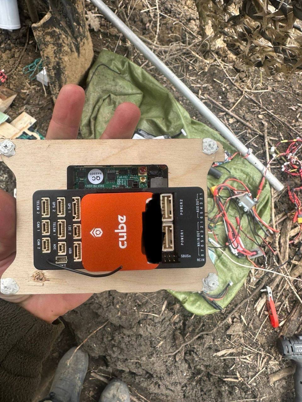 "Всередині крутий акумулятор": Флеш показав новий рідкісний російський дрон, який збили ЗСУ. Фото