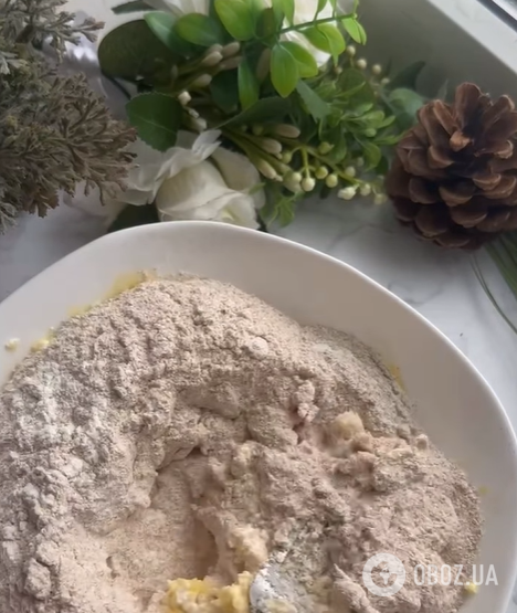 Пухка булка з яблуками до чаю: як приготувати