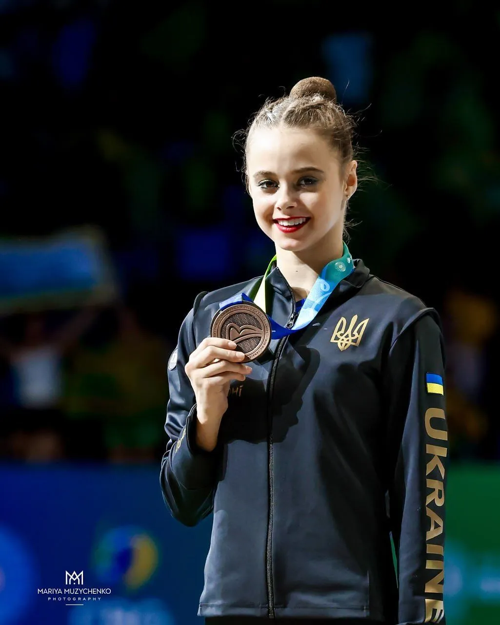 Українська гімнастка-красуня викликала фурор в Іспанії, вигравши "золото" на другому Гран-прі поспіль. Відео