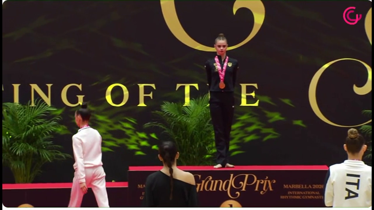 Онофрийчук вынудила абсолютную чемпионку России слушать гимн Украины, а затем устроила ей бойкот. Видео