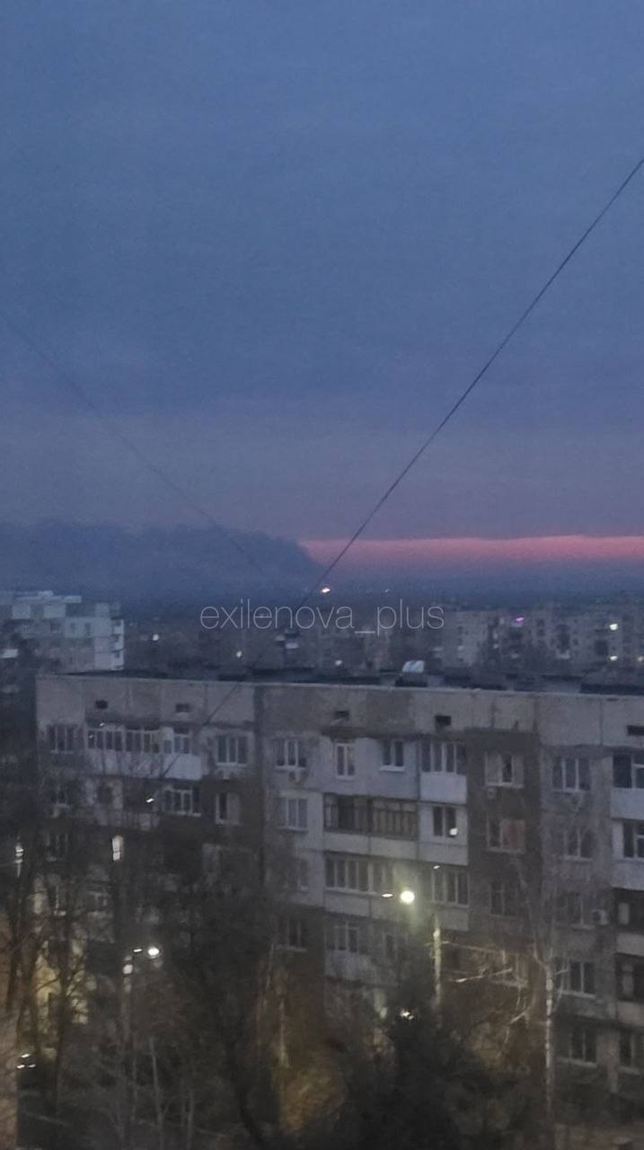 В окупованому Луганську прогриміли вибухи: піднявся дим. Фото