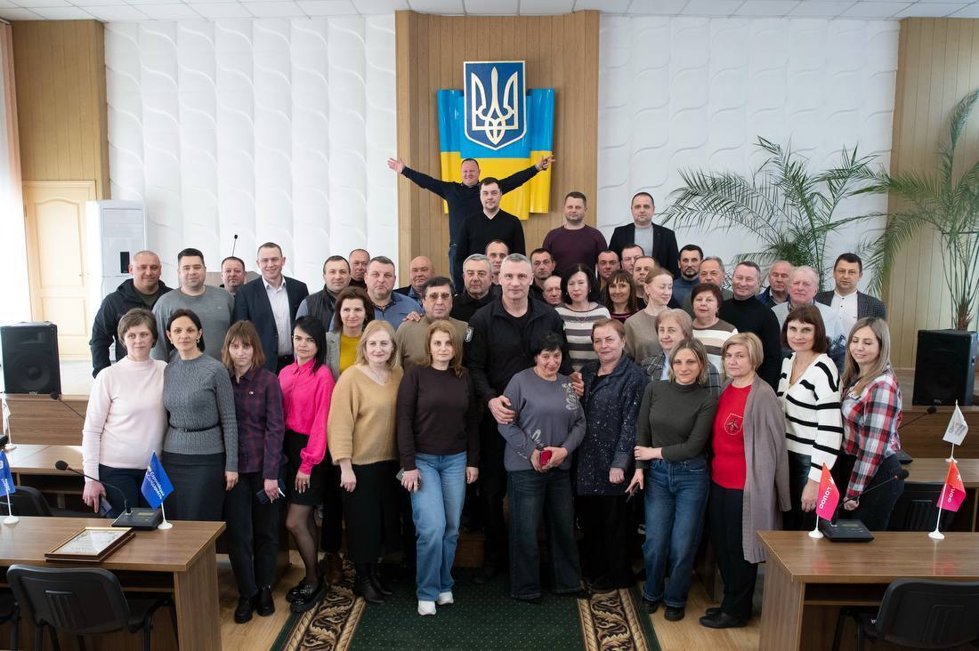 "Спасибо тем, кто реально помогает": Кличко посетил Дубно и вручил благодарности коммунальщикам