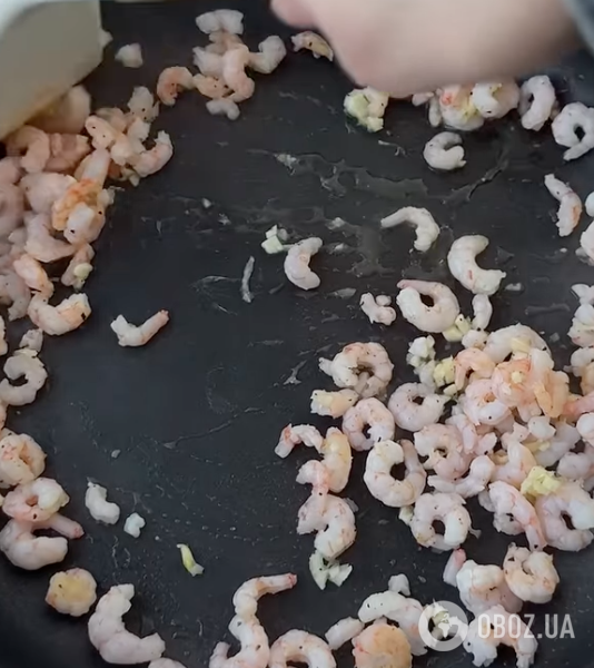 Вкусный салат "Ле-Краб" из крабовых палочек и креветок для пасхального стола: делимся рецептом легкого блюда