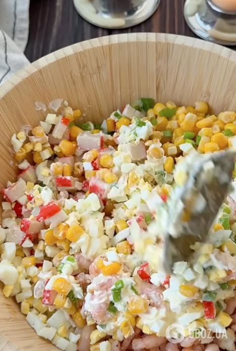 Вкусный салат "Ле-Краб" из крабовых палочек и креветок для пасхального стола: делимся рецептом легкого блюда