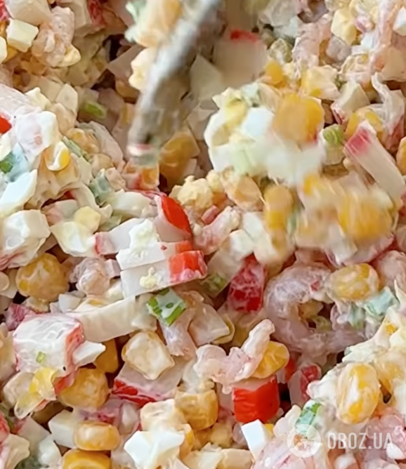 Вкусный салат "Ле-Краб" из крабовых палочек и креветок для пасхального стола: делимся рецептом легкого блюда