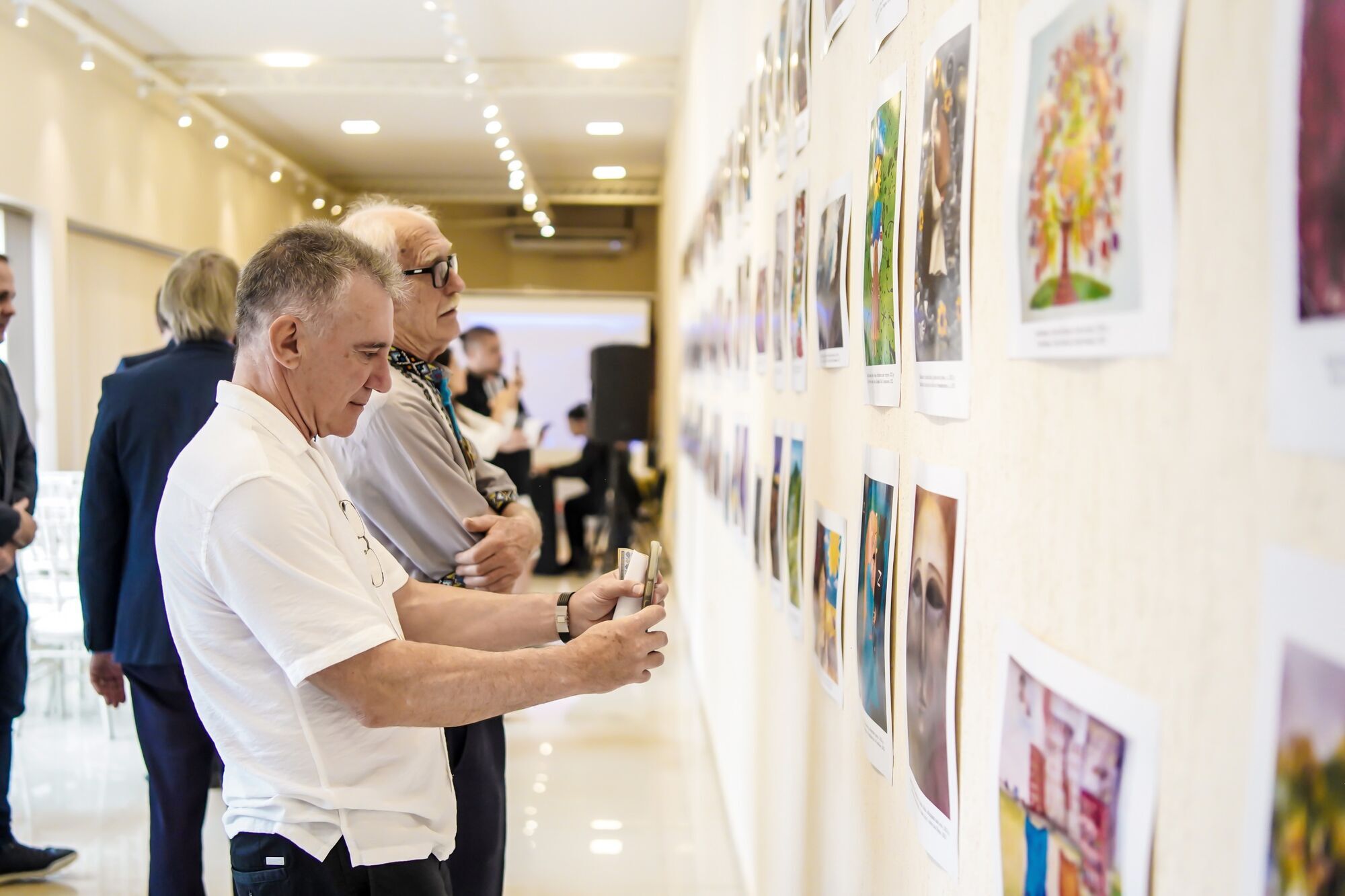 "Дети войны": посол Клименко открыл в Парагвае выставку о войне в Украине