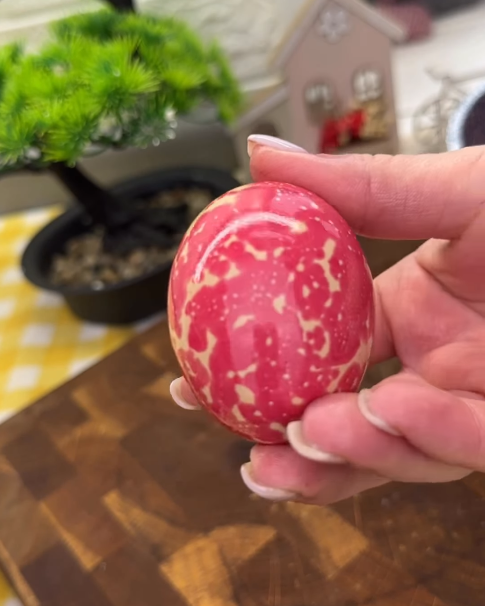 Как сделать необычные крашанки на Пасху: поможет продукт, который есть на каждой кухне