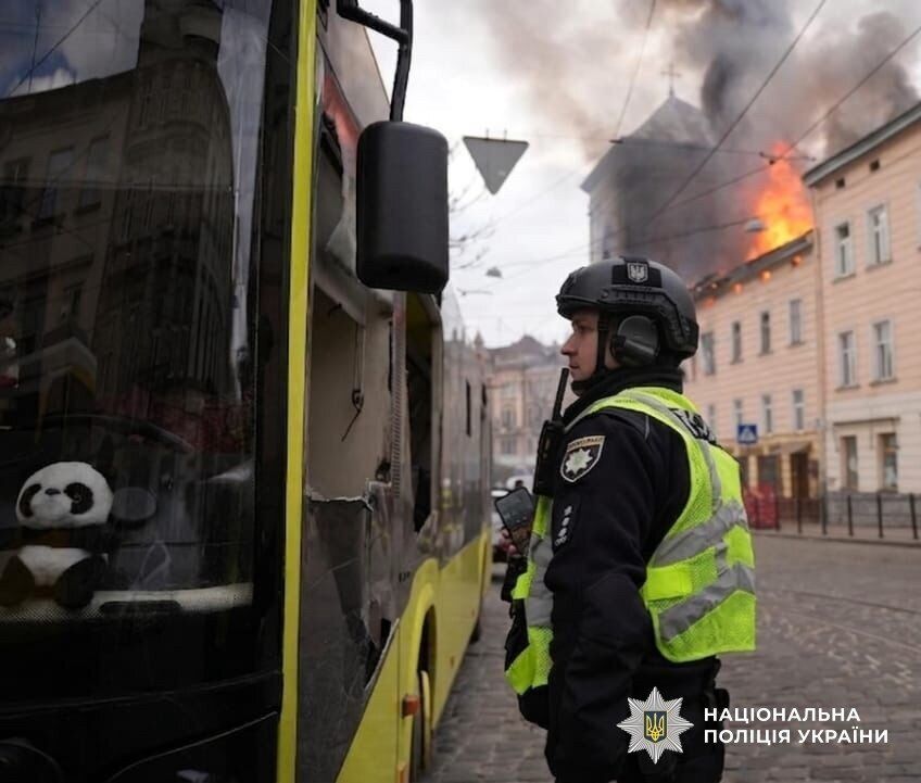 РФ посреди дня запустила сотни дронов по Украине: пострадал роддом в Ивано-Франковске, погибли люди. Все подробности