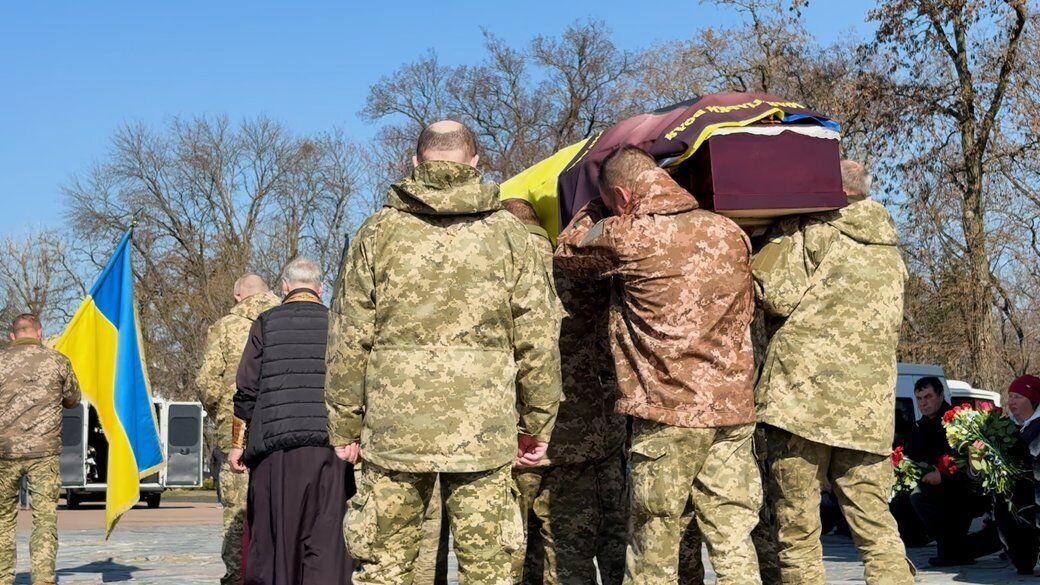 "Всегда приходил на помощь": в Чернигове попрощались с артистом оркестра, который погиб на фронте. Фото и видео