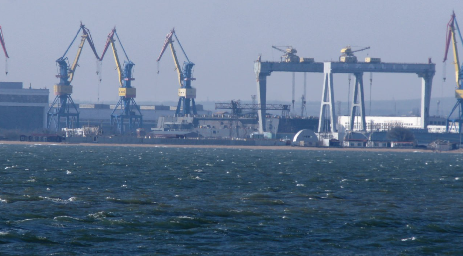 Оккупанты строят в Керчи свой самый большой корабль "Иван Рогов" на 15 вертолетов: может ли Украина сорвать план врага