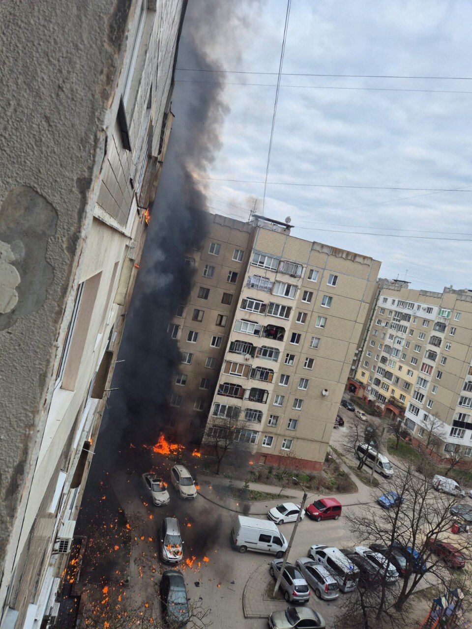 РФ посреди дня запустила сотни дронов по Украине: пострадал роддом в Ивано-Франковске, погибли люди. Все подробности